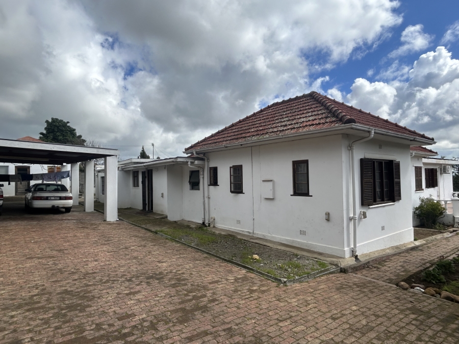6 Bedroom Property for Sale in Uitsig Western Cape